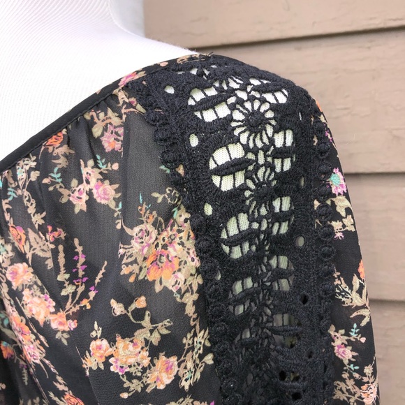 ☀️☀️☀️ 4/$20 American Rag floral boho top! - Picture 6 of 8